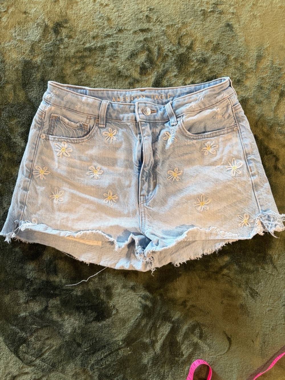 American Eagle Denim Shorts Embroidered Daisy Distressed‎ Hem Light Wash size 6